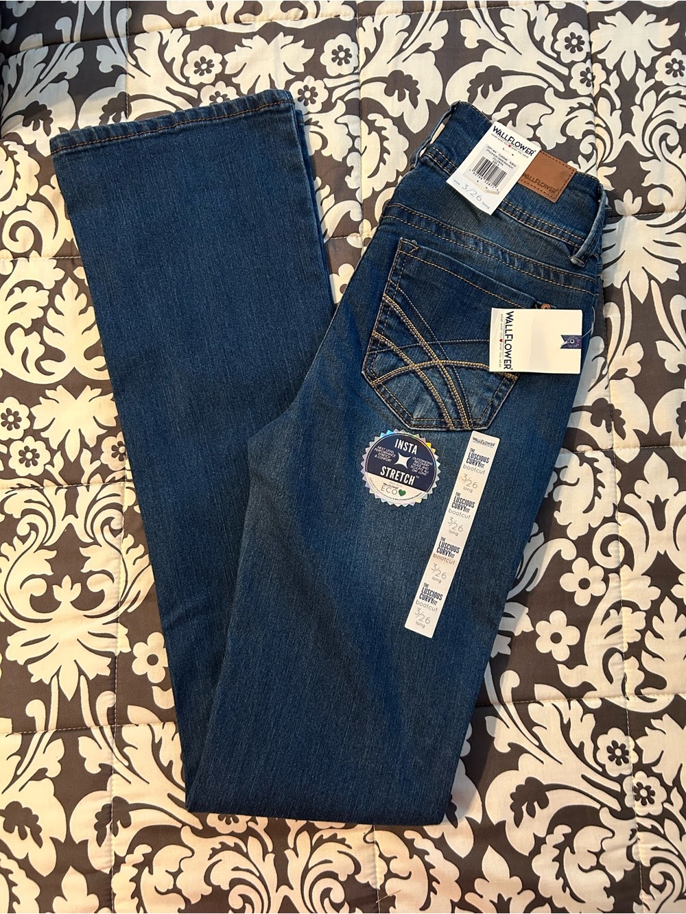 Wallflower Women's Dark Indigo Stretch Bootcut Jeans Luscious Curvy Size 3 Long